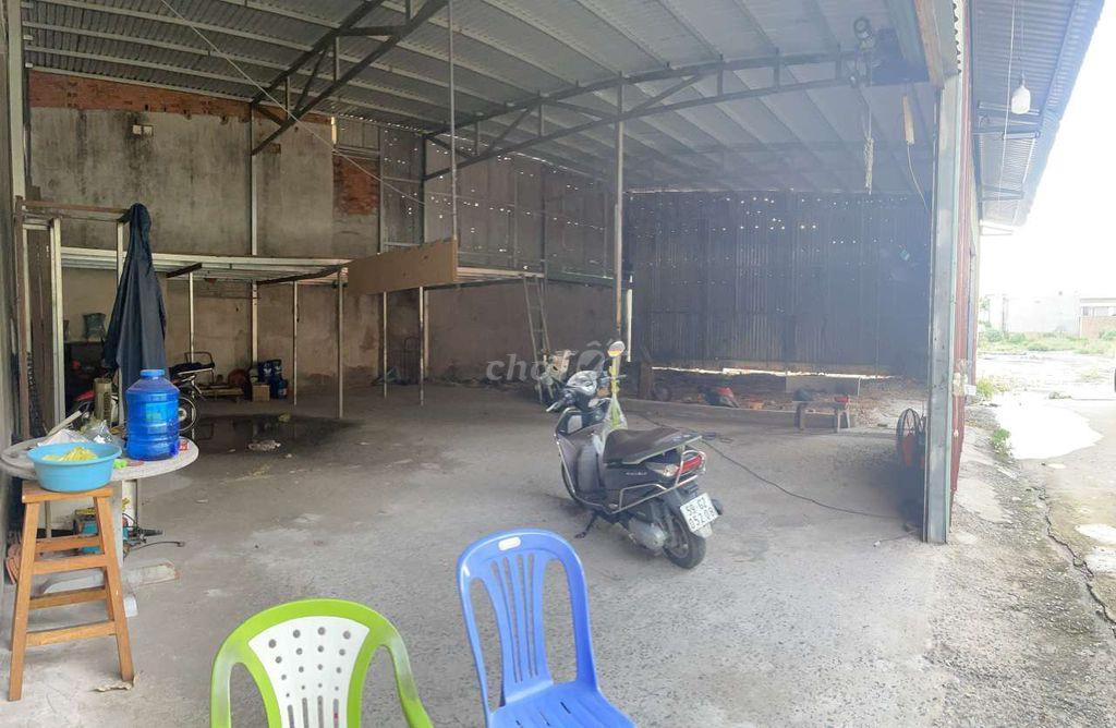 cho thuê 2 kho và 2000m2 đất trống làm xưởng hoặc bãi đậu xe