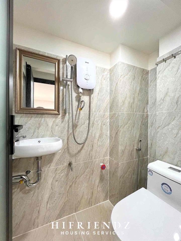 Duplex cửa sổ trời - Đang trống
