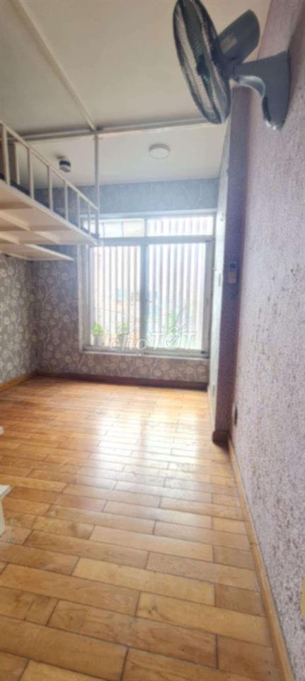 Phòng trọ có gác có ban công thoáng mát
