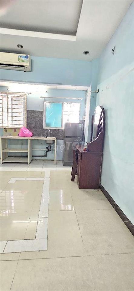 Phòng Trọ rộng 25m2 có cửa sổ rộng thoáng , xe hơi đậu trươc nhà 