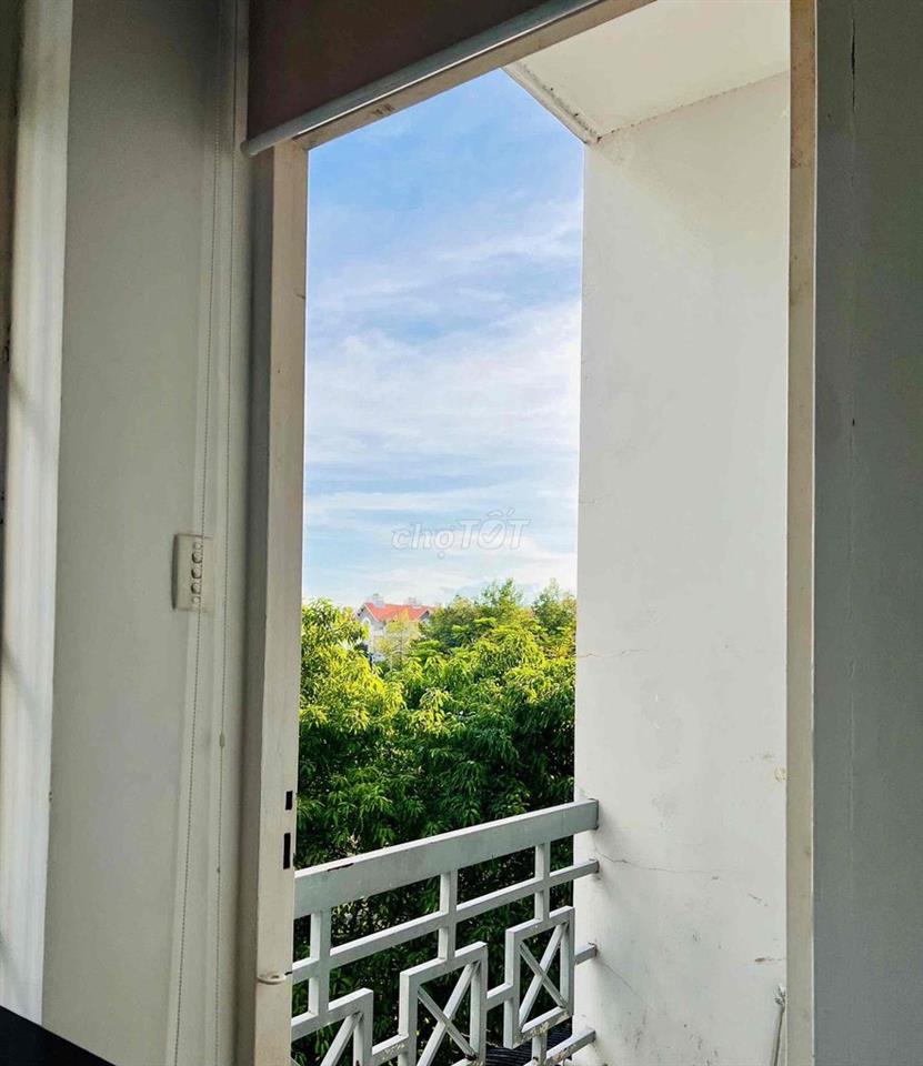 căn hộ dịch vụ - ban công