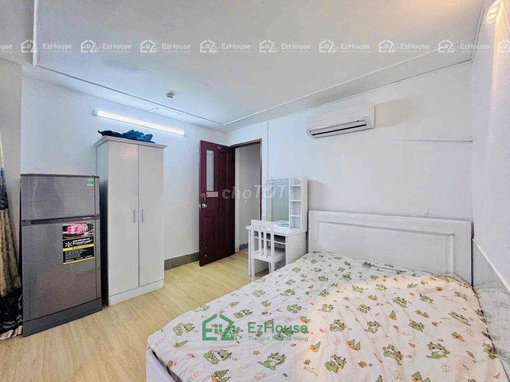 Studio - ban công - tách bếp