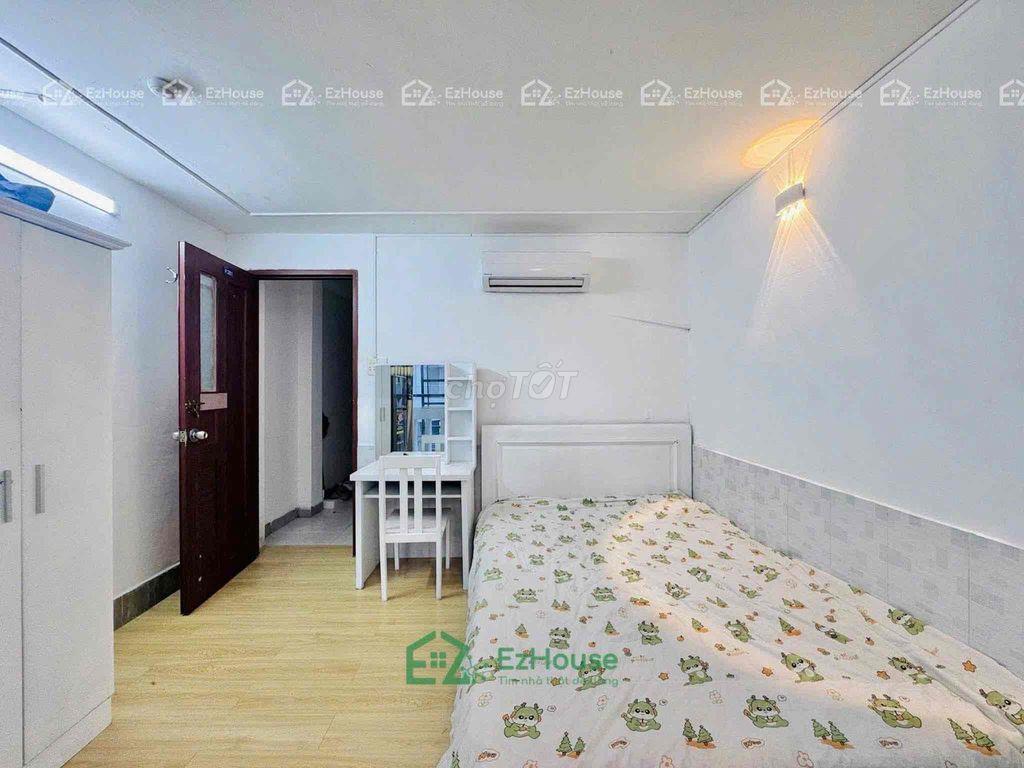 Studio - ban công - tách bếp