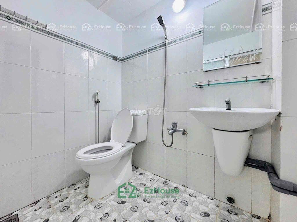 Studio - ban công - tách bếp