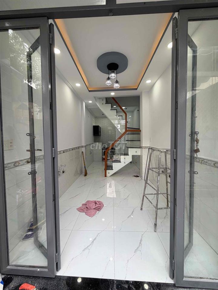 nhà bán ra đường lớn vài bước chân hẻm trc nhà 3m