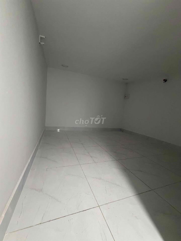 nhà bán ra đường lớn vài bước chân hẻm trc nhà 3m