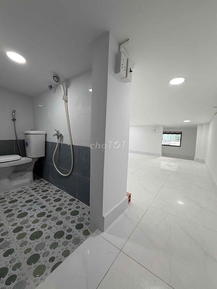 nhà bán ra đường lớn vài bước chân hẻm trc nhà 3m