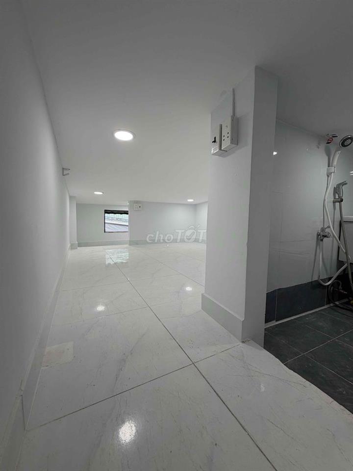 Nhà Bán Sân riêng nở hậu , vài bước ra đường lớn