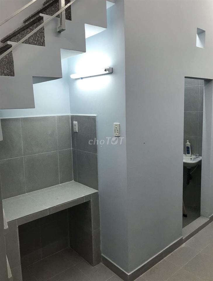 Nhà nhỏ nguyên căn cho thuê gần cầu chữ Y
