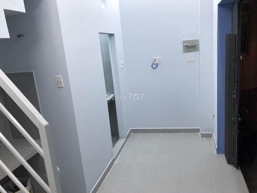 Nhà nhỏ nguyên căn cho thuê gần cầu chữ Y