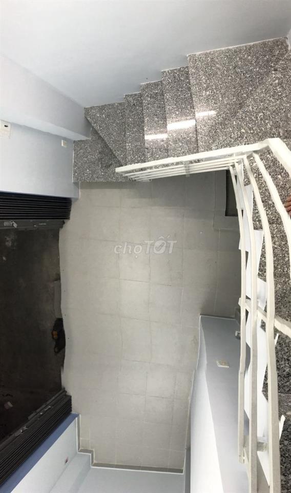 Nhà nhỏ nguyên căn cho thuê gần cầu chữ Y