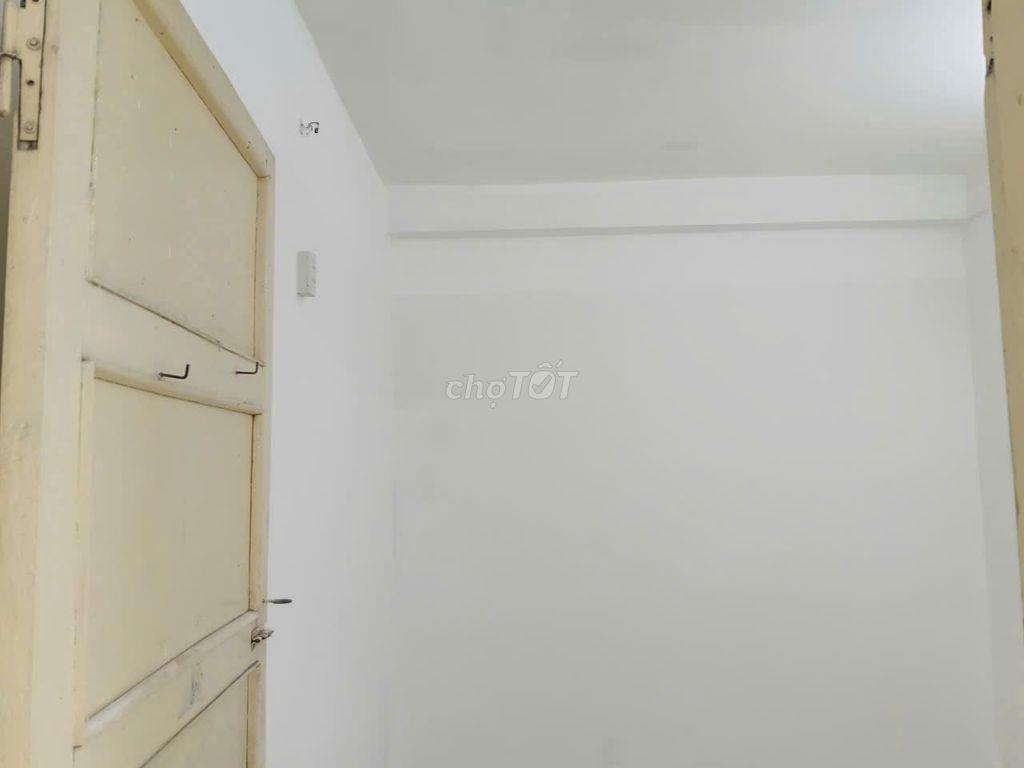 Cần bán gấp căn Chung cư  gần chợ, trường học, khu tấp nập an ninh