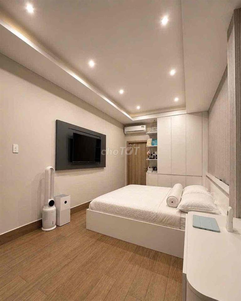 CHÍNH CHỦ BÁN NHÀ GẦN 100M2 HƯỚNG ĐÔNG BẮC MỚI XÂY, GIÁ 9,9 TỶ THƯƠNG
