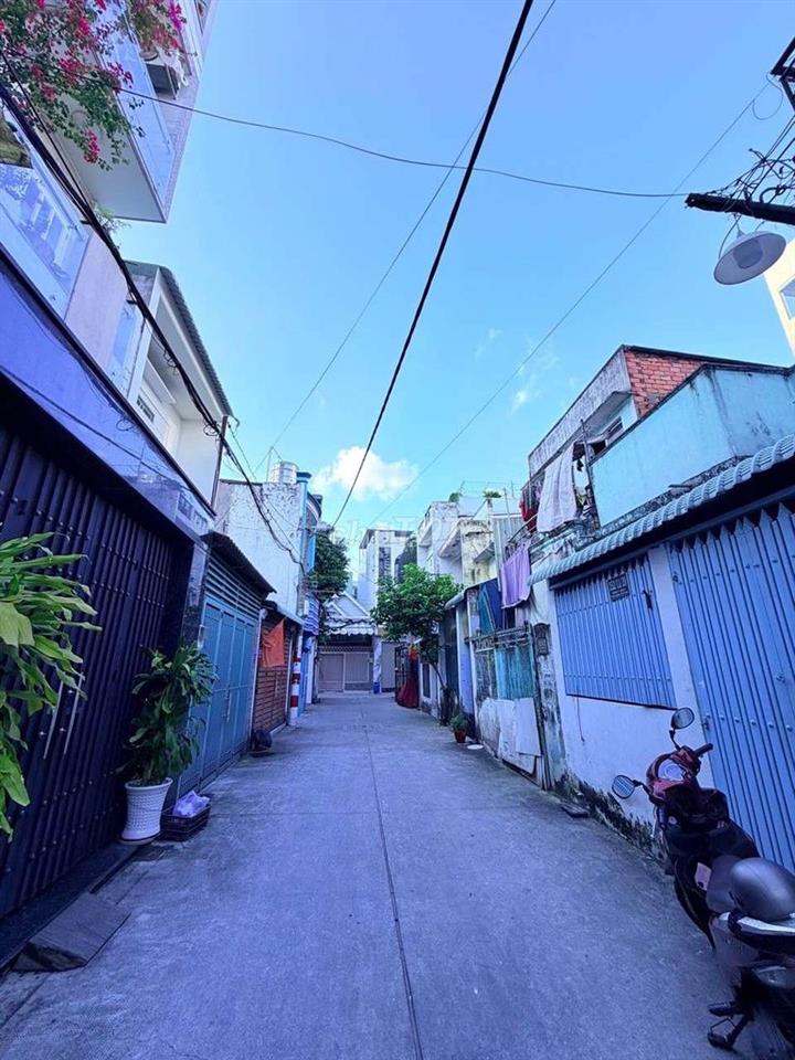 Nhà Thạch Lam Tân Phú, hẻm xe tải thông, DT 56m², 3 tầng, giá 5,8 tỷ