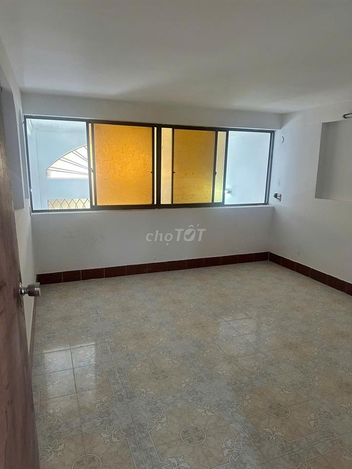 NHÀ HẺM TE TẢI ĐẦU ĐƯỜNG LÊ VĂN PHAN-  MỚI SỮA GIÁ SIÊU RẺ