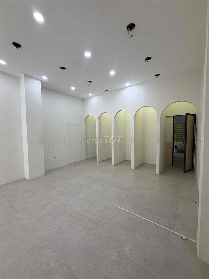 MẶT TIỀN VÕ VĂN NGÂN KINH DOANH/ Ở