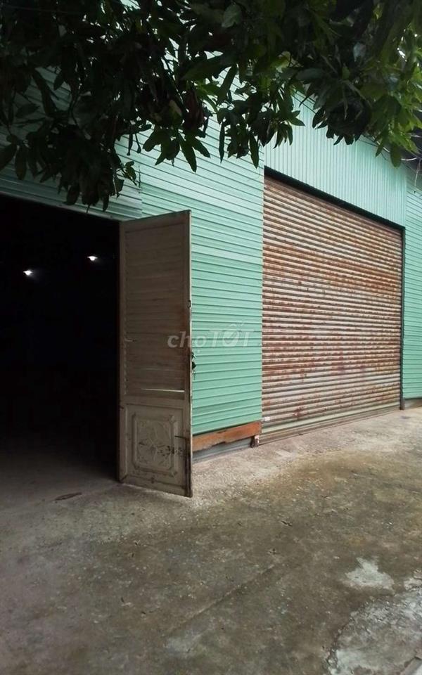 kho xưởng linh trung 300m