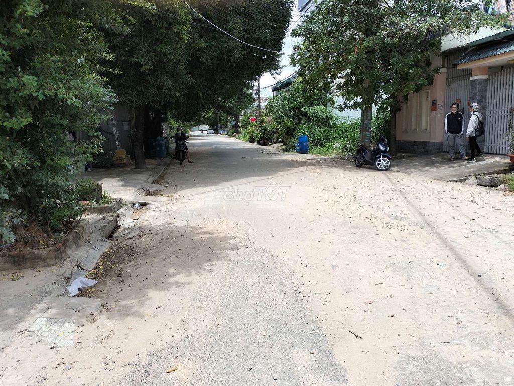 kho xưởng linh trung 300m