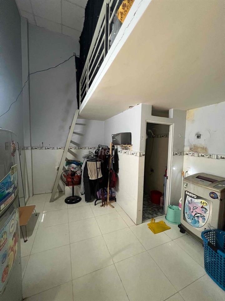 Ở ghép 1 nam sinh viên hoặc đi làm