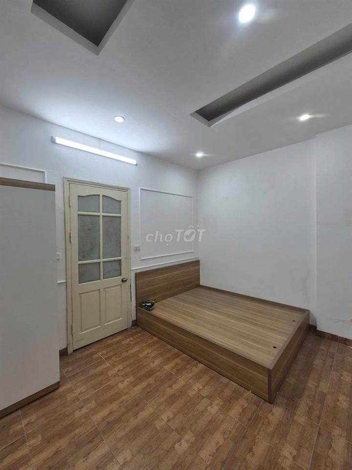 Còn 1 phòng trống, khu vực Hoàng Cầu, đầy đủ tiện nghi