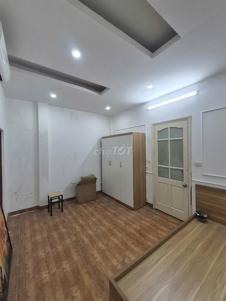 Còn 1 phòng trống, khu vực Hoàng Cầu, đầy đủ tiện nghi