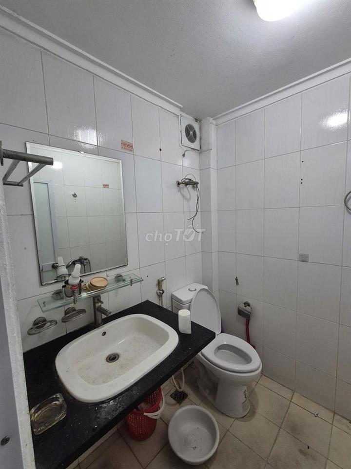 Còn 1 phòng trống, khu vực Hoàng Cầu, đầy đủ tiện nghi