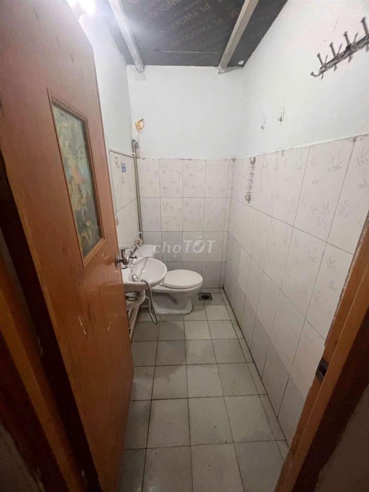 247 nguyễn văn linh phòng trọ vệ sinh khép kín .có gác xép ở luôn