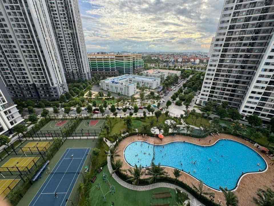 bán gấp căn hộ I1 , 2 ngủ 55m tầng trung chỉ 3.7TỶ Vinhomes Smary city