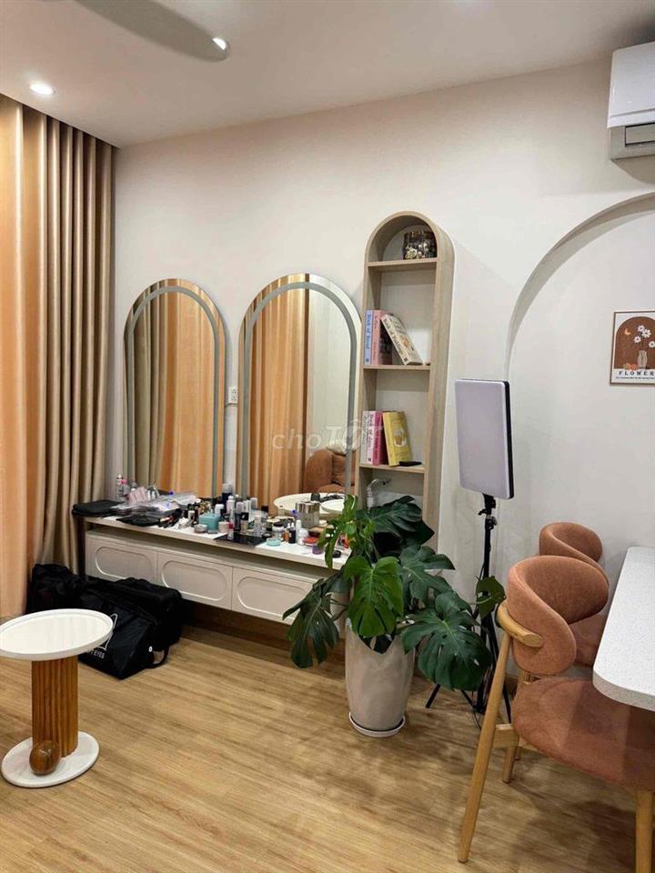 Cần bán gấp 2 ngủ 55m S3 , full đồ 3.5 TỶ Vinhomes Smart city