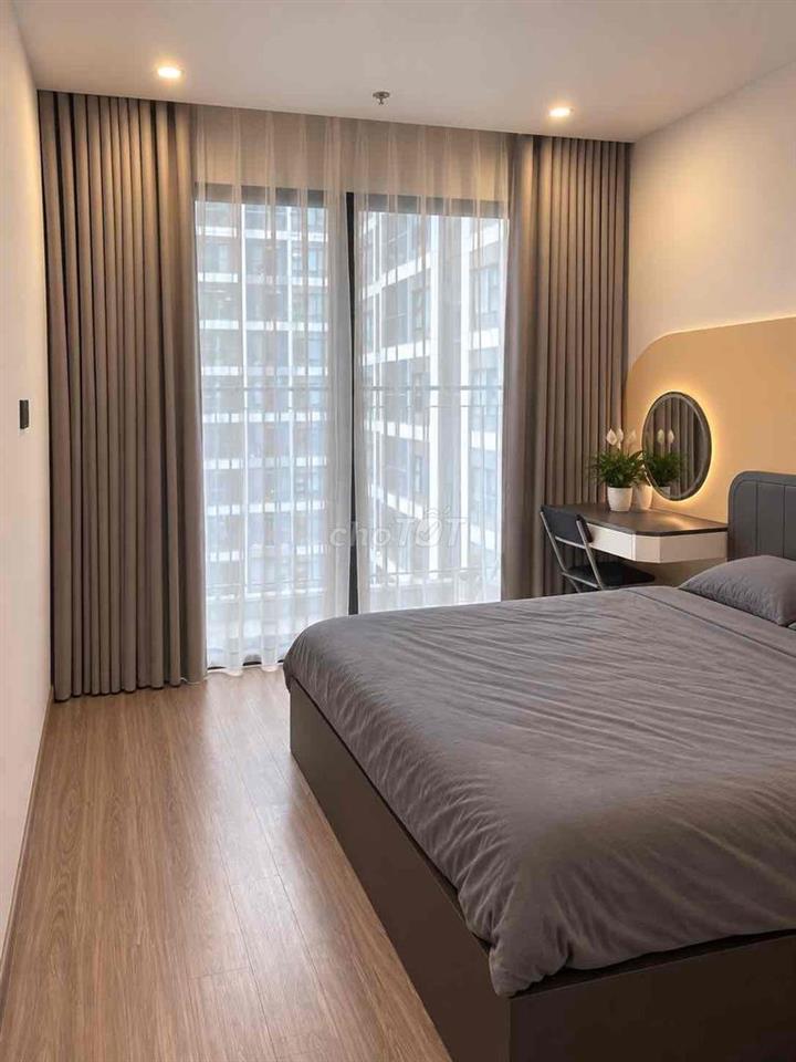 cần bán gấp căn hộ 2n2 62m2 giá 4 tỷ Vinhomes Smart city