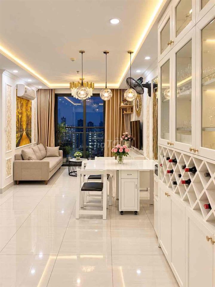 cần bán gấp 2 ngủ S2 55m Full đồ xinh , giá 3.4 Tỷ Vinhomes Smart City