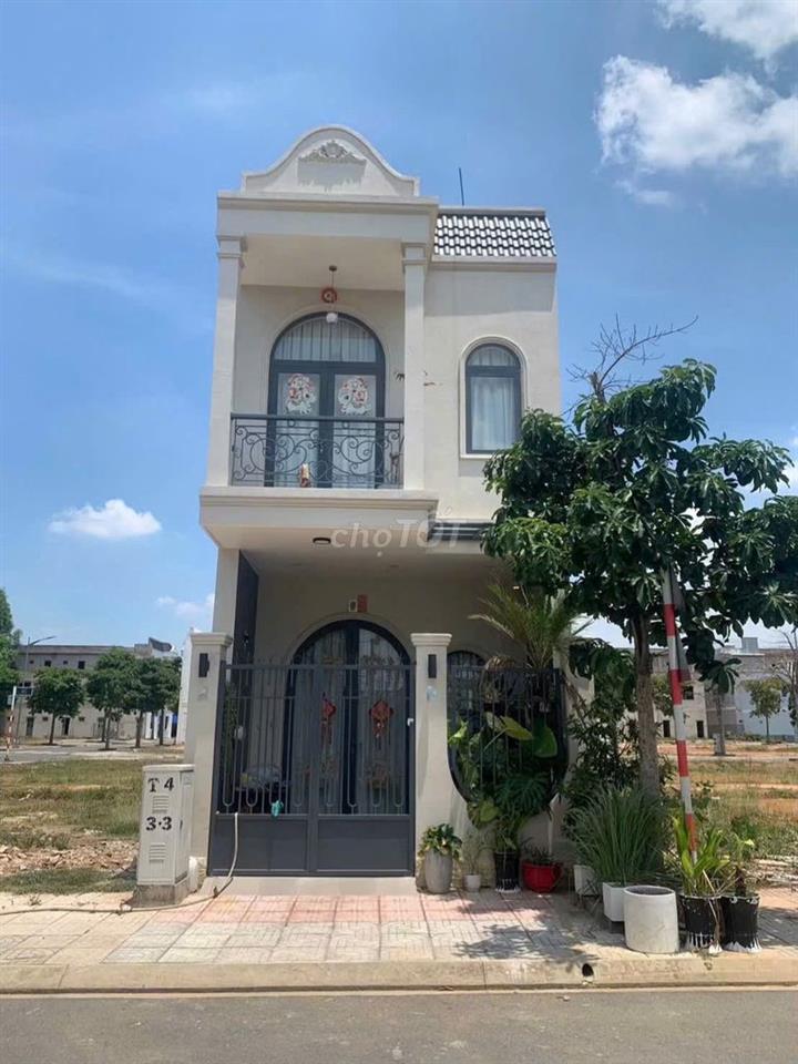 Nhà 1trệt 1lầu - Ngay cây xăng Phú Lợi - giá 2t còn thương lượng