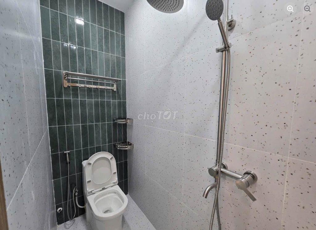 Nhà 1trệt 1lầu - Ngay cây xăng Phú Lợi - giá 2t còn thương lượng