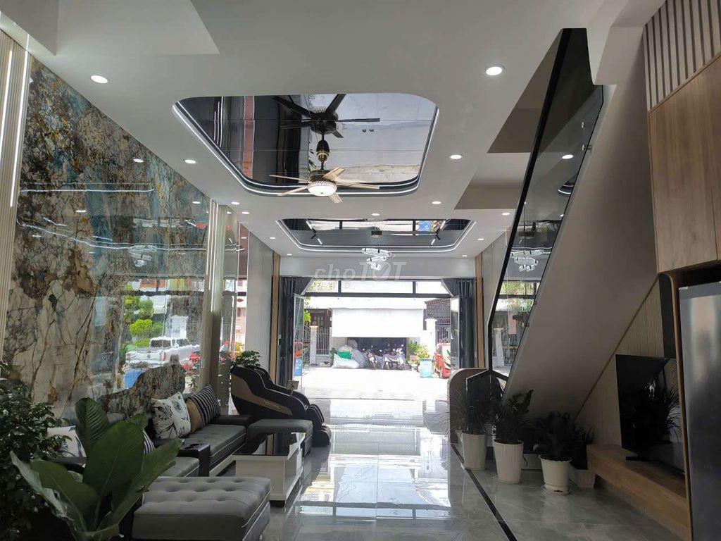 nhà mốt trệt 2 lầu có sản phơi đồ và sân thượng