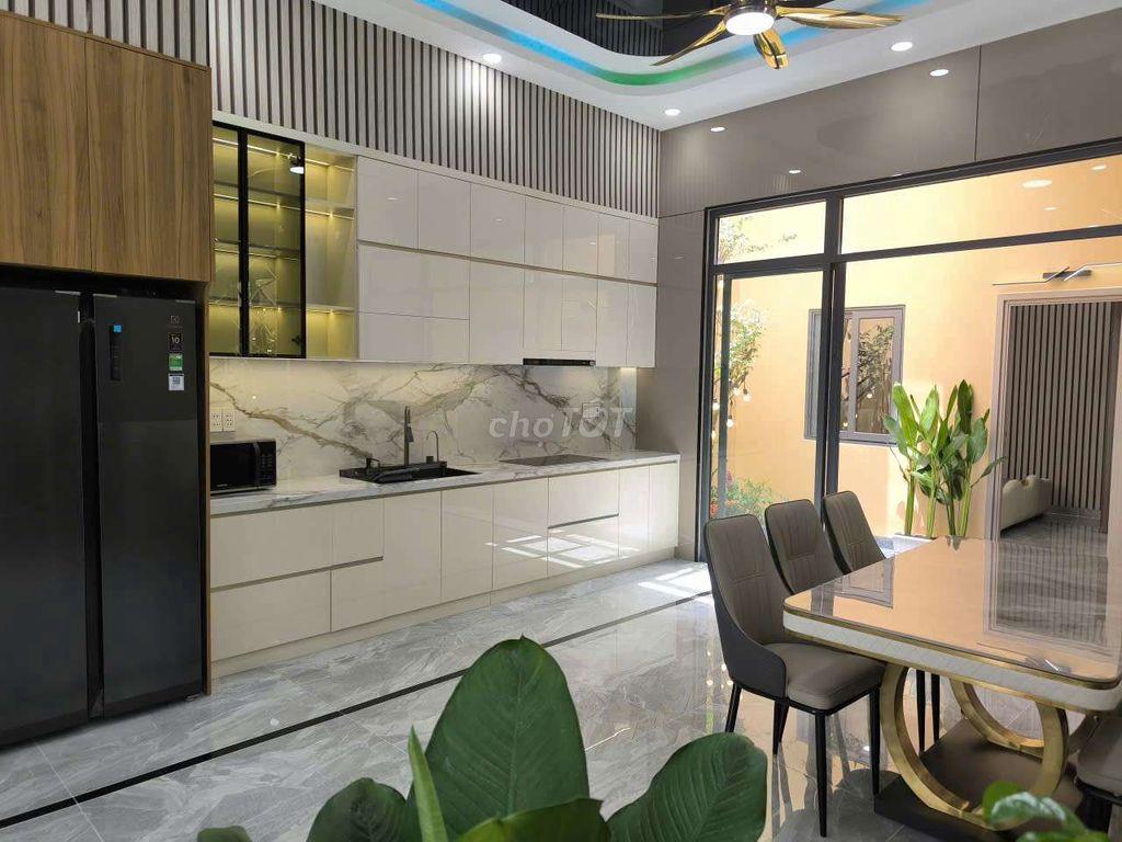 nhà mốt trệt 2 lầu có sản phơi đồ và sân thượng