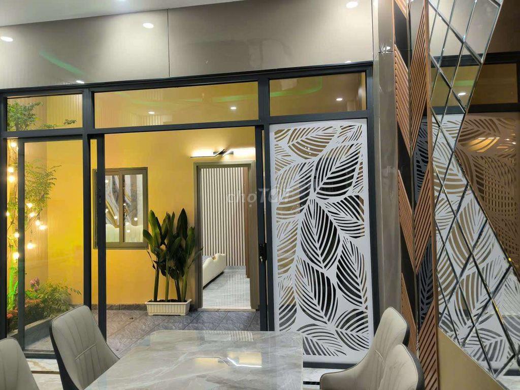 nhà mốt trệt 2 lầu có sản phơi đồ và sân thượng