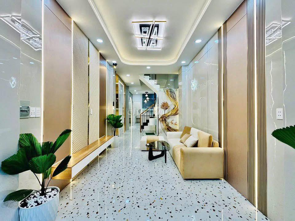 Bán gấp nhà ngay trung tâm Uyên Hưng