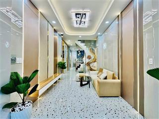 Bán gấp nhà ngay trung tâm Uyên Hưng