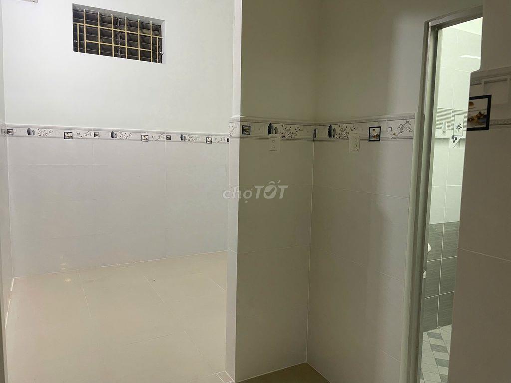 nhà cho thuê 4.5x14m, T+L.  Gần chợ Dĩ an,  giá 20tr