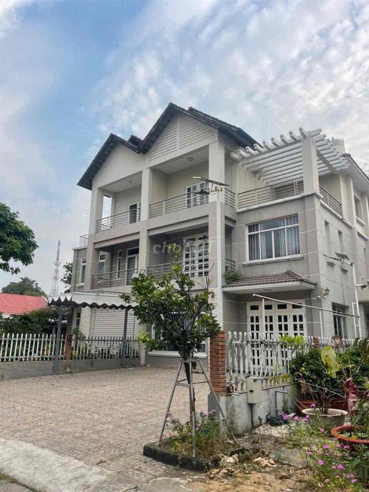 BIỆT THỰ HOÀNG ANH – SỐNG GIỮA TRUNG TÂM DĨ AN