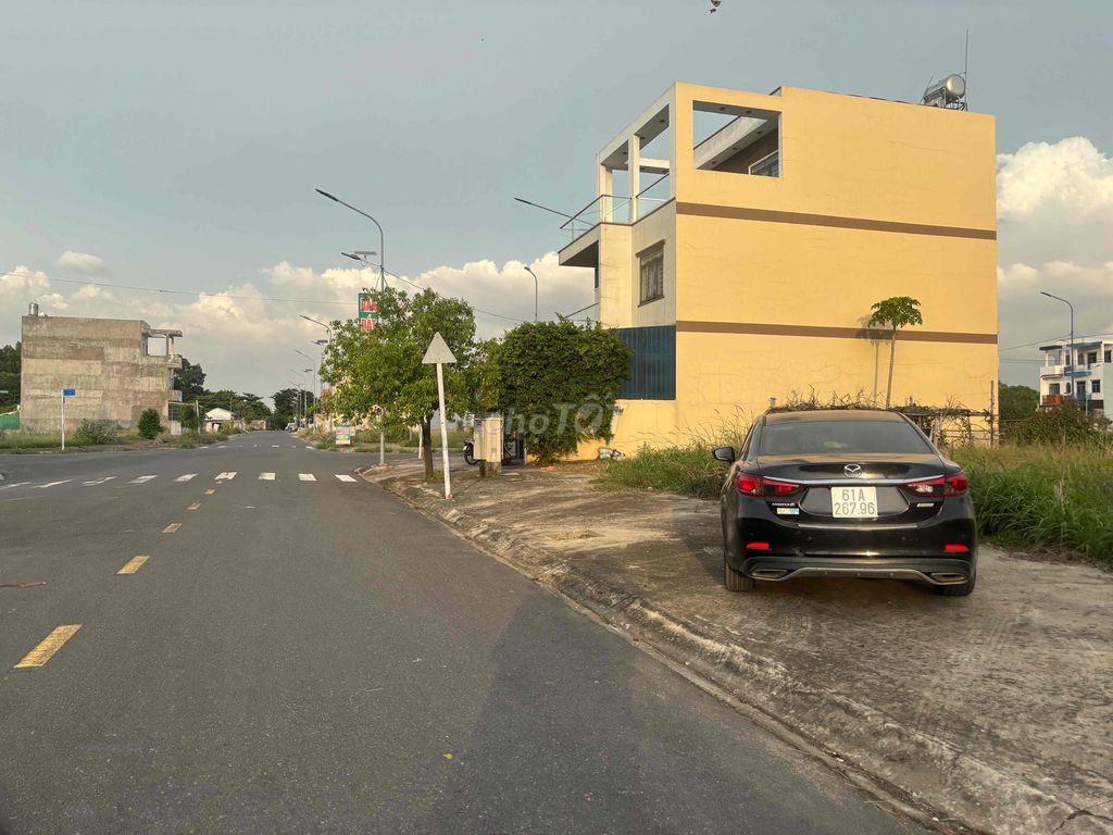 MT 12 -17m xe hoi vi vu đậu trong ,trước cửa ,hình ảnh thật hiện tại.