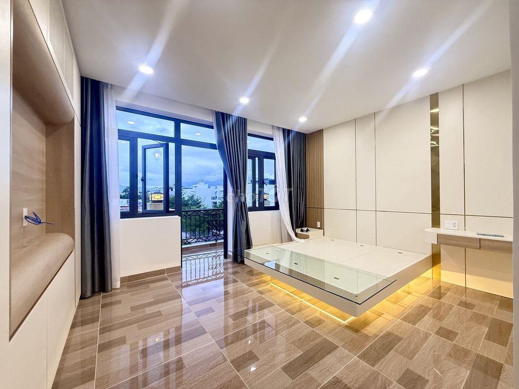 NHÀ NGUYÊN CĂN 4 PHÒNG NGỦ MỚI FULL NỘI THẤT CÓ THANG MÁY KHU MỸ GIA