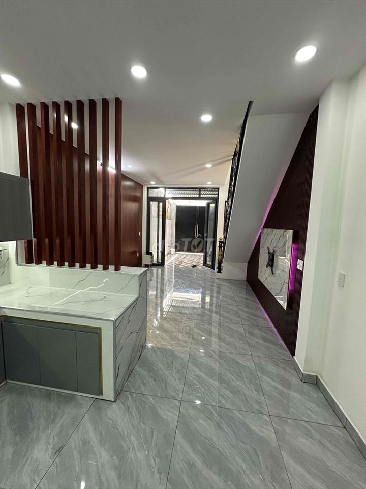 cần bán nhà mới 100% đã hoàn công