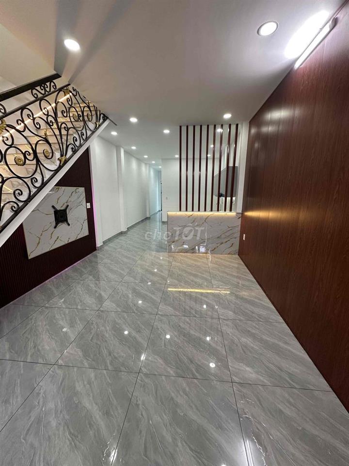 cần bán nhà mới 100% đã hoàn công
