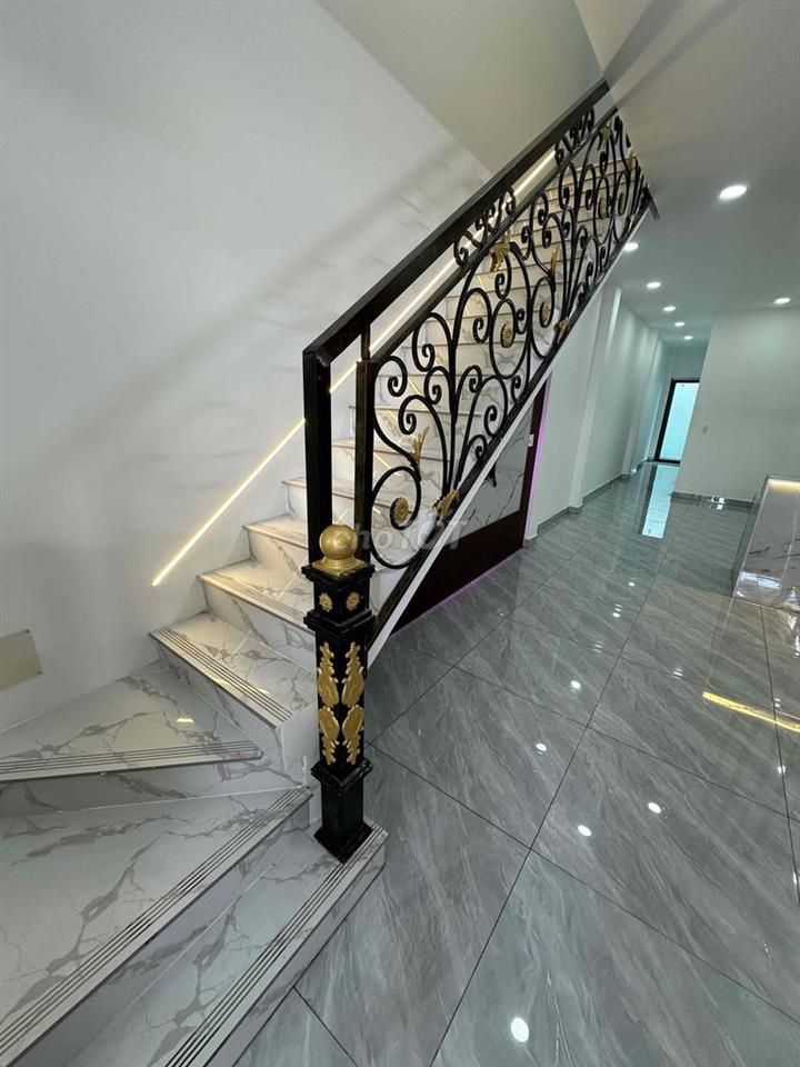 cần bán nhà mới 100% đã hoàn công