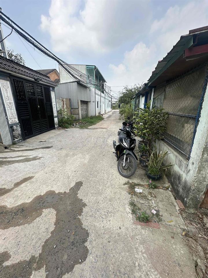 cần bán nhà mới 100% đã hoàn công