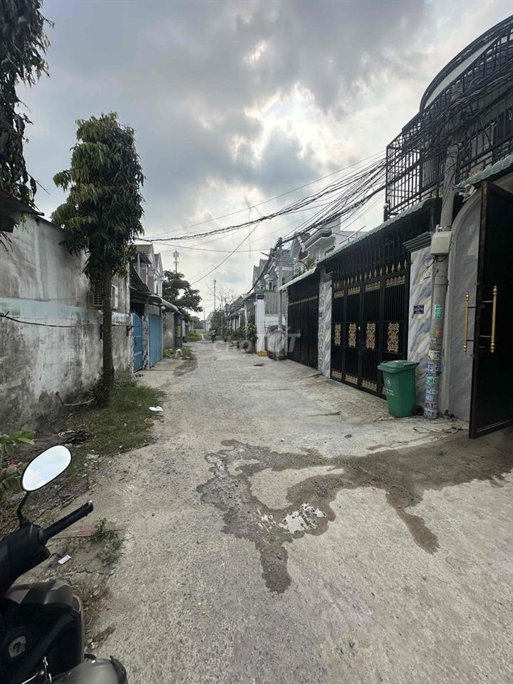 cần bán nhà mới 100% đã hoàn công