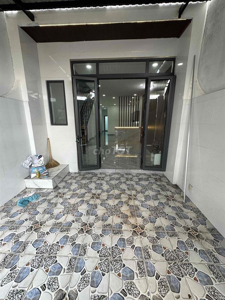 cần bán nhà mới 100% đã hoàn công