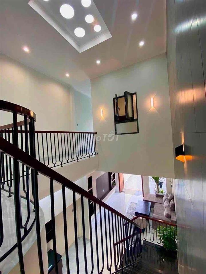 Nhà lầu trung tâm, sát chợ Long Hoa, Tây Ninh