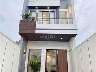 Nhà lầu trung tâm, sát chợ Long Hoa, Tây Ninh